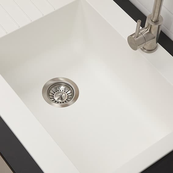 Experience the perfect blend of style and functionality with this spacious single bowl composite kitchen sink in white