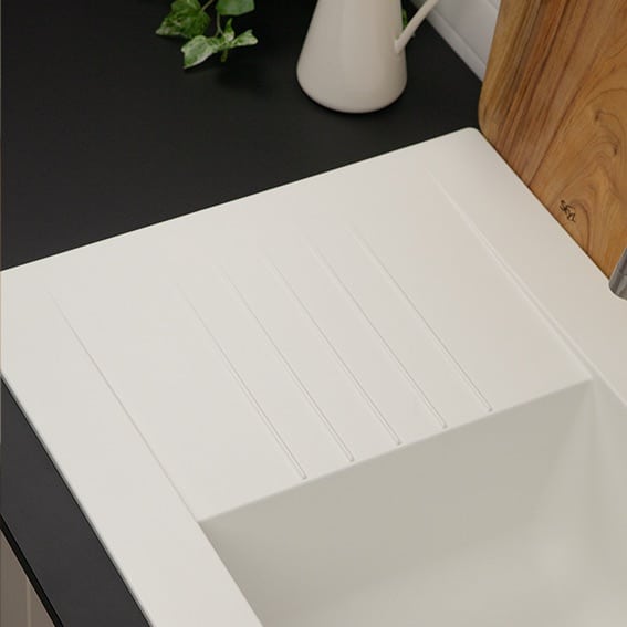 Experience the perfect blend of style and functionality with this spacious single bowl composite kitchen sink in white